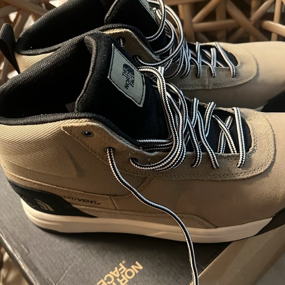 New The North Face Larimer MID WP Leather Waterproof Boots Mens 9 42 $180 NWB - Picture 2 of 2